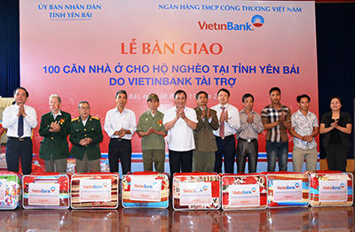 http://yenbai.gov.vn/vi/PublishingImages/Ti%E1%BA%BFn%20L%E1%BA%ADp/Nam%202015/Tin%20trong%20tinh/Tin%20bai/Thang%2011/DSC_0146%20lanh%20dao%20tinh%20tang%20chan%201.jpg